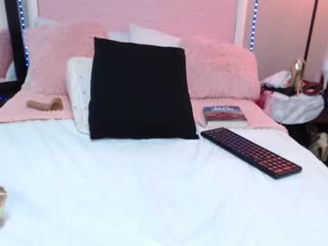 Squirting cam girl Jessyzoe age 19 yrs live now