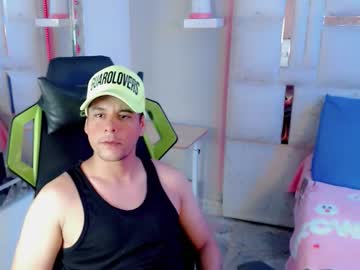 Muscle cam star Jhavii_, 23 yrs
