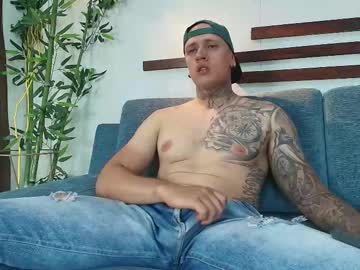Muscle cam star Joeysexx1, 30 yrs