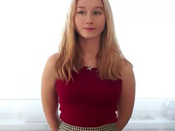 Judikleine, 18 years old, first steps for #new girl Goal: play with hair ?? #shy #18 #young #petite [20 tokens remaining], webcam photo
