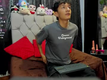 Julian_foxx, 18 years old, GOAL: air kiss [4 tokens remaining] Welcome to my room! #feet #skinny #18 #twink #new, webcam photo