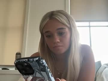 Juliannapeyton • 18 • Oklahoma, United States • public
