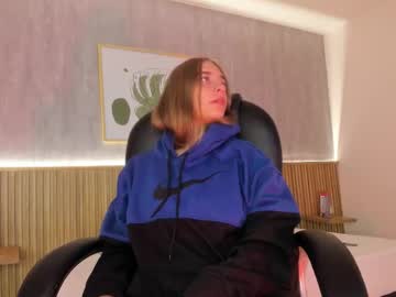 Julie_james, 19 years old, GOAL: take off panty [93 tokens remaining] Welcome to my first day!  #new #18 #blonde #bigass  #daddysgirl, webcam photo