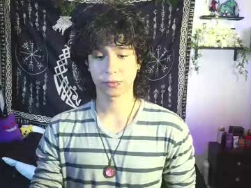 Kariozzz, 19 years old, enjoy with my arms, [cum shot full charge!!!?] #new #18 #muscle #emo #hairy" [997 tokens remaining], webcam photo