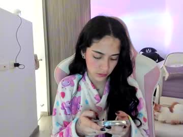 Squirting cam girl Kaylie_xxx age 22 yrs live now