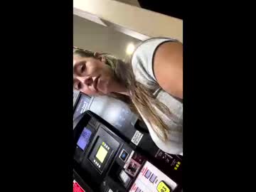 Live cam performer Kekes2015 streaming now