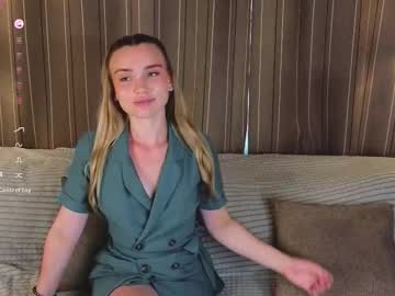Kelliezitzmann, Take off my shirt [18 tokens left] #natural #new #18 #c2c  #blonde, webcam photo