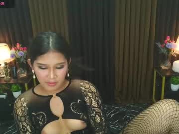 Skinny Asian cam girl Kelsiehopets live in HD