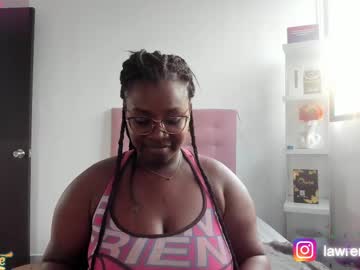 Squirting cam girl Kendalbrowns age 27 yrs live now