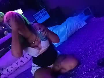 Squirting cam girl Kikilovespartylights age 36 yrs live now