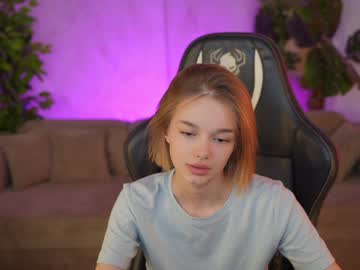 Kira0541 couple cam show 26 yrs live now