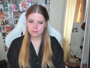 Kirakyler, 18 years old, GOAL: slap my ass [25 tokens remaining] Welcome to my room! #18 #blonde #nonude #lovense #new, webcam photo