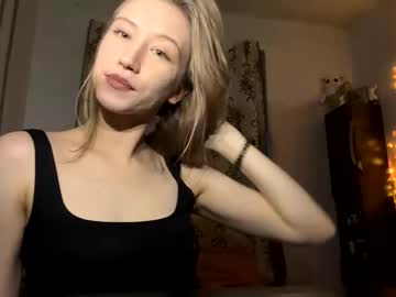 Kitekaat, 20 years old, Take top off [94 tokens left] #young, #feet, #new, webcam photo
