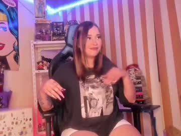 Live cam performer Kloelamaravilla18 streaming now