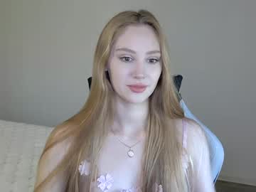 Laylapretty001, 21 years old, Goal: ??I will tease you? #cute #new #c2c #feet #tease - Next Goal: ??Dance for you?, webcam photo