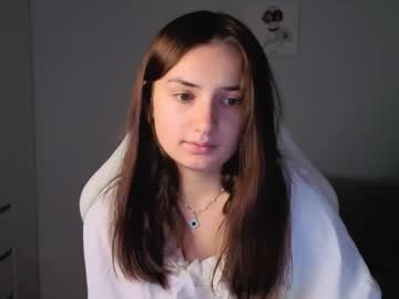 Lelia_vibe, 20 years old, GOAL: To lift the mood ^^ #nonude  #cute  #brunette #young, webcam photo