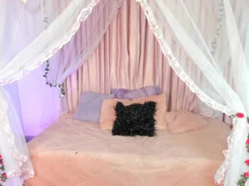 Liittle_mia, 22 years old, ? Let me be the princess who gets under her savannas and enjoy your cock?? #teen #18 #daddysgirl #skinny #cute, webcam photo