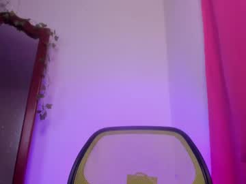 Squirting cam girl Lincy_honeyy age 20 yrs live now