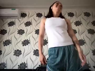 Linettebody, Goal:  Touch and play with my nipples unde my top !First day here! Uhmm Hello guys :) #new #shy #slim #teen #18 [220 tokens remaining], webcam photo