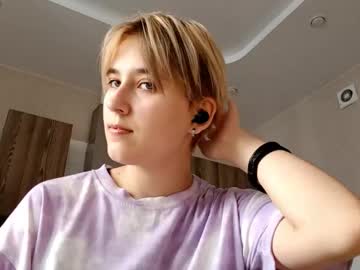Liviastubson, 18 years old, GOAL: Remove the sweatshirt, it became hot:) Hi, my name is Nora! It's my first day! #shy #new #18  #shorthair #blonde [0 tokens remaining], webcam photo