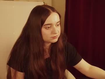 Liyaravenswood, 18 years old, GOAL: Sitting for 15 minutes in a bra Welcome to my room! #feet #bigboobs #new #18 #natural #shy, webcam photo