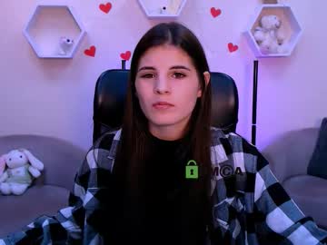 Lizzie_boom, GOAL: make me happy [91 tokens remaining] Welcome to my room! #cute #shy #brunette #18 #new, webcam photo