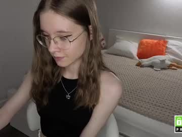 Lowress, 19 years old, flash tits [469 tokens remaining] #new #pvt #cute #18 #glasses, webcam photo