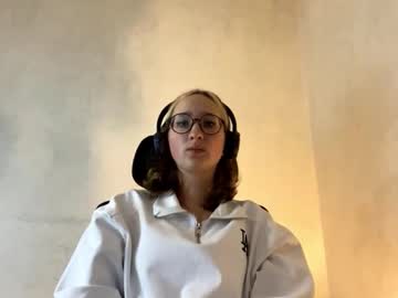 Lyndseyfiacco, 18 years old, Umm, this is my first day!   Goal - my first handbra??  Hello, my name is Viola! #shy #18 #skinny #young #new [699 tokens remaining], webcam photo