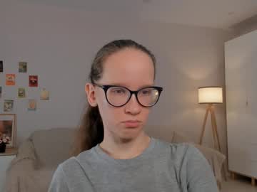 Lynettebails, 19 years old, GOAL: kiss me [15 tokens remaining] I like to dance and socialize and do yoga #skinny #teen #shy #natural #young, webcam photo