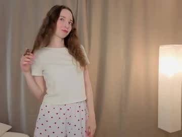 Lynnedobson, 18 years old, GOAL: Hey hey Lucy ? [20 tokens remaining] - #new #18 #shy #teen #natural, webcam photo