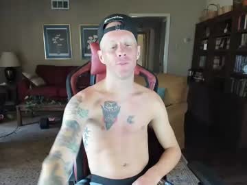 Muscle cam star Machinecumkelly69, 24 yrs