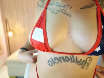 Squirting cam girl Marianefox live now
