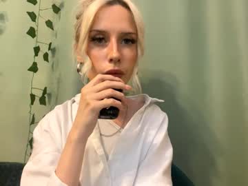 Maribelchauhdrey, 18 years old, Goal:hands up for show you more of my belly and waist  - My name is Molly and I'm #18 year old and i am #shy #new #young girl with #smalltits figure it's my first day here [18 tokens remaining], webcam photo