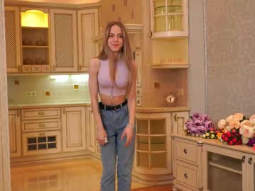 Marineessepian, 18 years old, 1st day! / Goal: do a 360?  :p / Hi! My name is Maria, #18 y.o. i'm #new here. #smalltits , #shy and #teen girl [19 tokens remaining], webcam photo