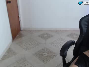 Squirting cam girl Martina3120 age 28 yrs live now