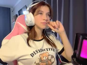 Maudhomchick, 18 years old, Goal: Soflty touch my neck, ears, cheeks! : Hi, I`m Mia, and I`m #new here? #teen #young #18 #shy [28 tokens remaining], webcam photo
