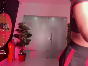 Squirting cam girl Mavystar age 21 yrs live now