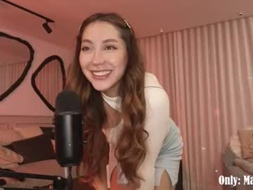 Live cam performer Maxine_8 streaming now