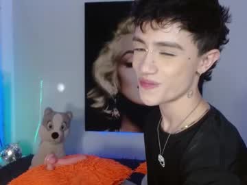 Live gay cam model Maxiy_001 streaming now in HD
