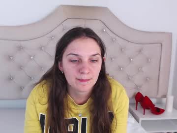 Mayakinky, 20 years old, #piercing #curvy #shy #tease #18, webcam photo
