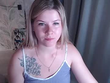 Melissa__ray • bigass • . • public