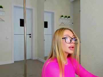 Melissa_whitee, 27 years old, GOAL: spank me with this pen [66 tokens remaining] Welcome to my room! #feet #blonde #bigass #dancing #new, webcam photo
