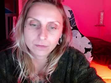 Hairy cam model Mesmerizing_tati333, 27 yrs live now