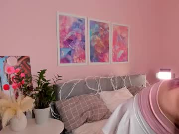 Mia_ferd, 19 years old, Hey, I'm Mia, #18 , it's my first day^^ #smalltits #bigass #teen #young GOAL: Make my nipples hot with wax [123 tokens remaining], webcam photo