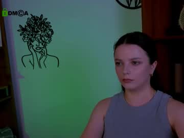 Mia_lite, 20 years old, GOAL: Dance [300 tokens remaining] Welcome to my room! #feet #cute #18 #shy #new, webcam photo