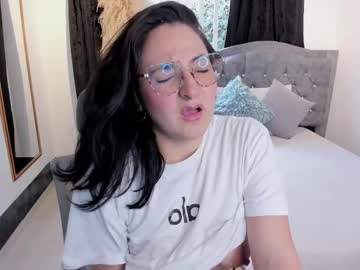 Squirting cam girl Miagill_ age 21 yrs live now