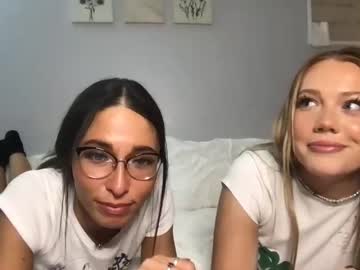 Live cam performer Michellebabyxoo streaming now
