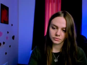 Mila_hiss, 19 years old, GOAL: make our shit good [999 tokens remaining] Welcome to my room! #new #cute #18 #nonude #teen, webcam photo
