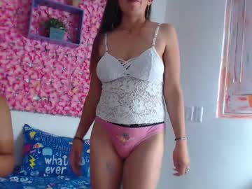 Squirting cam girl Millie_and_edi live now