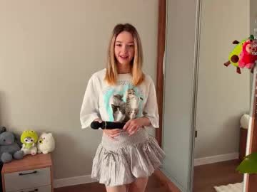 Minicleo, 18 years old, Goal:It's time to change my T-shirt for a sexy bra? Hi, I'm Cleo, I am #18 years old, I heard that we can have a nice time here?, I'm a little #shy and #young, but I love my #skinny body [249 tokens r, webcam photo